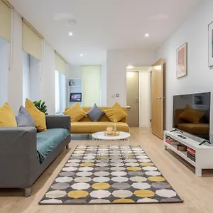 Deluxe Beside 02 Arena And Apartment