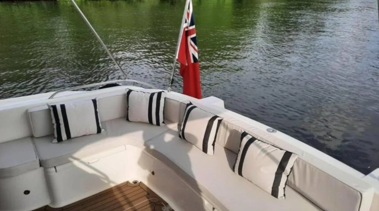 Yacht -Central London St Kats Dock Tower Bridge 0*,
