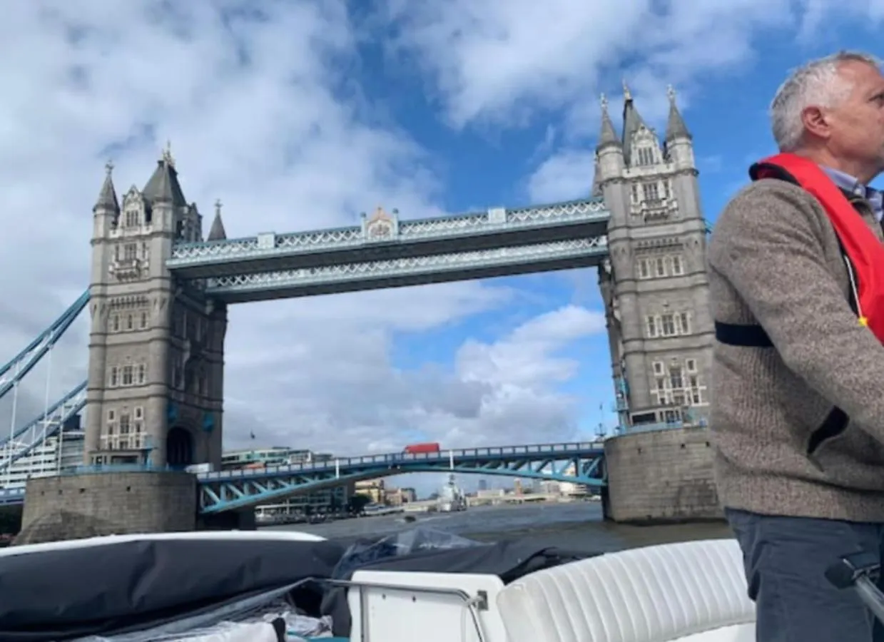 Yacht -Central London St Kats Dock Tower Bridge Botel