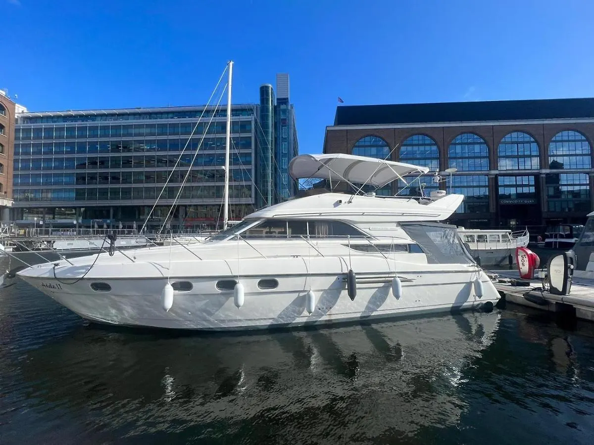 Yacht -Central London St Kats Dock Tower Bridge 0*,  United Kingdom
